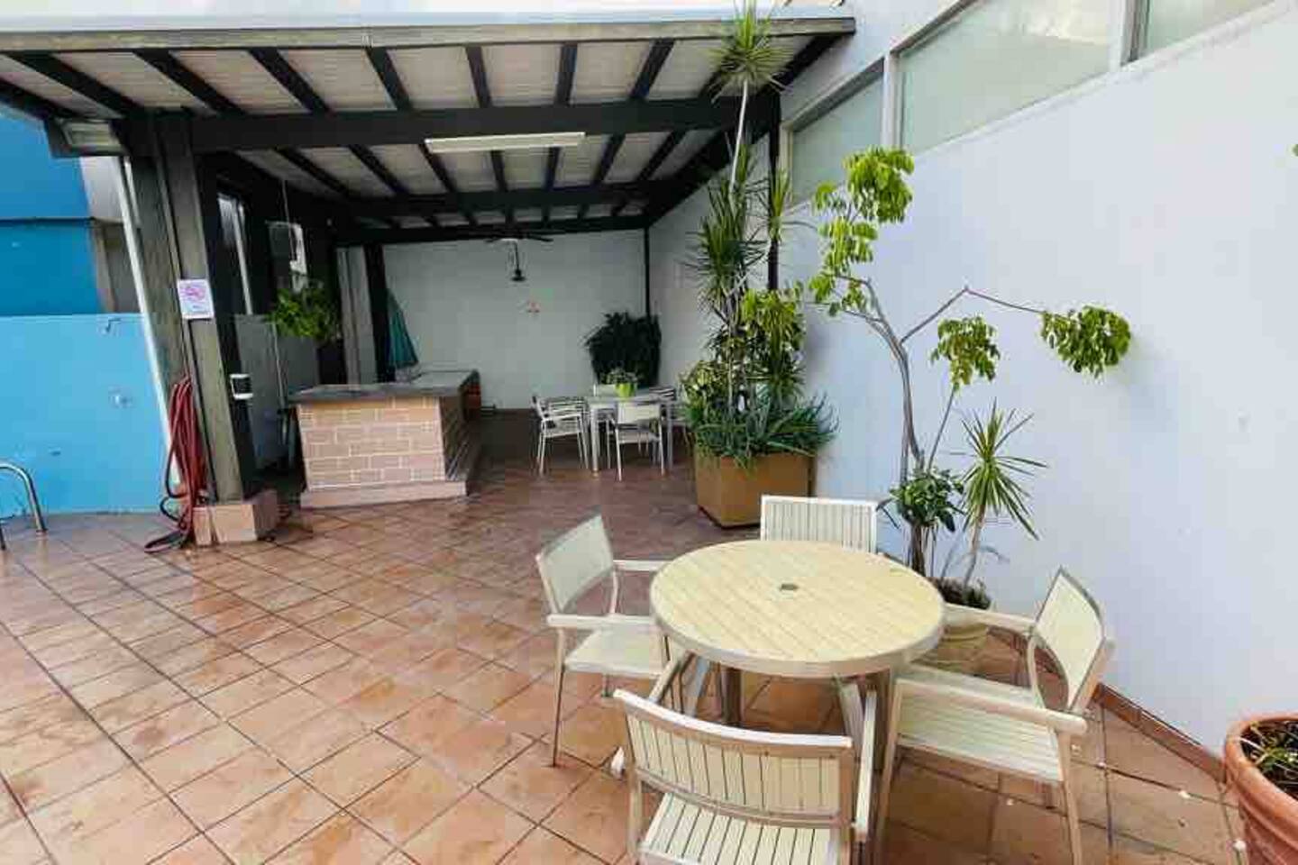 1BR Oasis: Ashford Ave, Pool, 3-Min Walk to Beach!