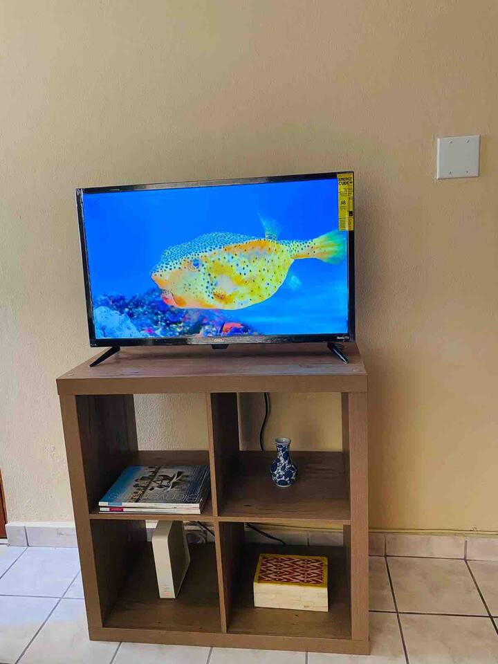 1BR Oasis: Ashford Ave, Pool, 3-Min Walk to Beach!