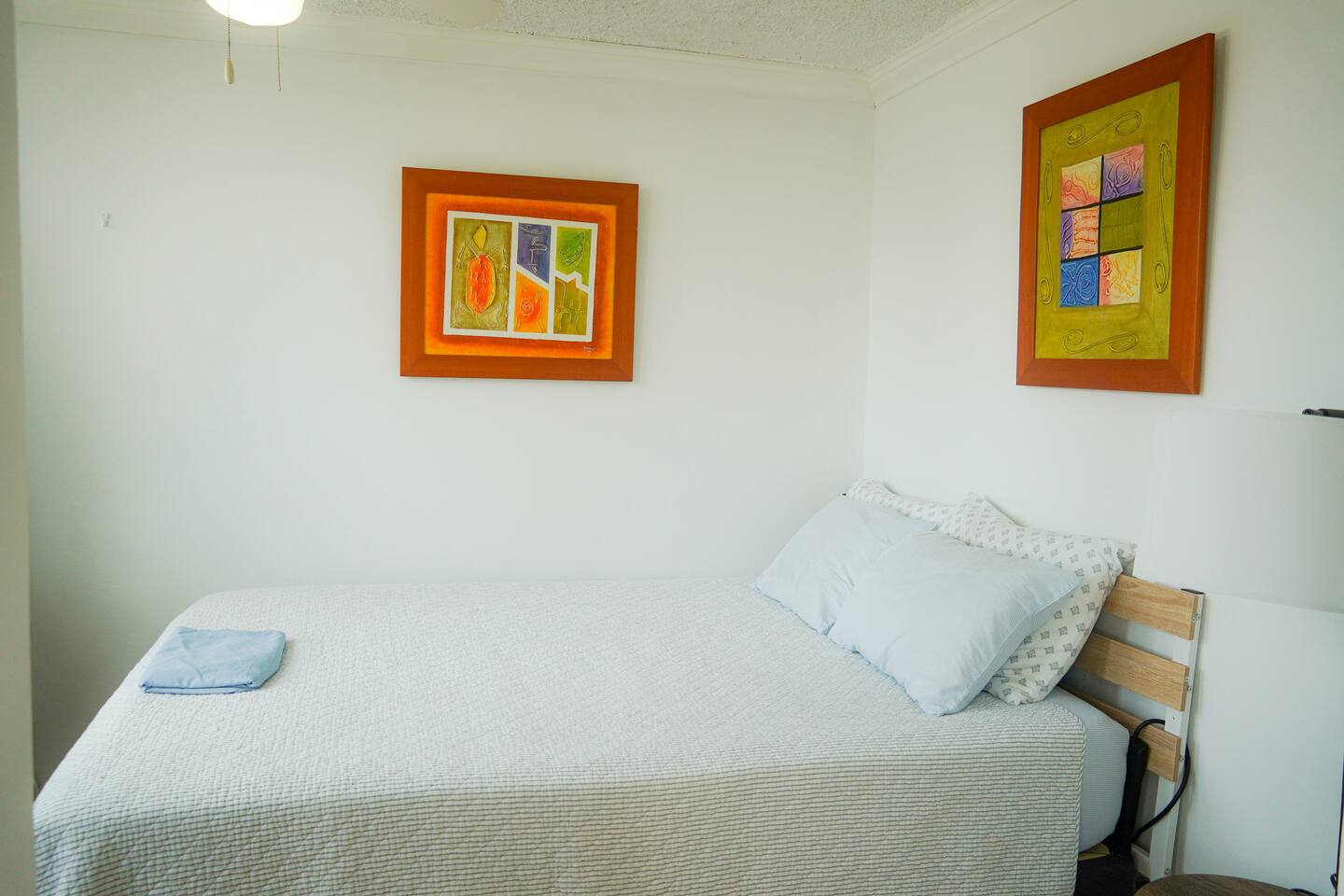1-BR Oasis on Ashford Ave: Pool, DT,steps to Beach