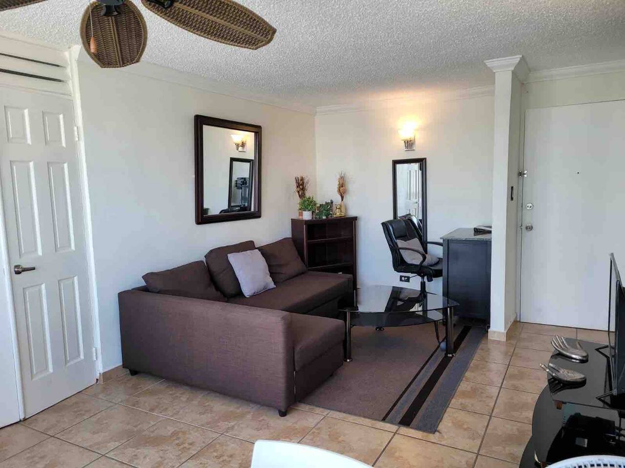 1-BR Oasis on Ashford Ave: Pool, DT,steps to Beach