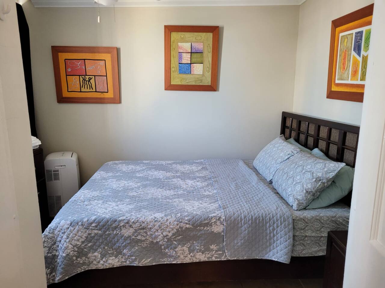 1-BR Oasis on Ashford Ave: Pool, DT,steps to Beach