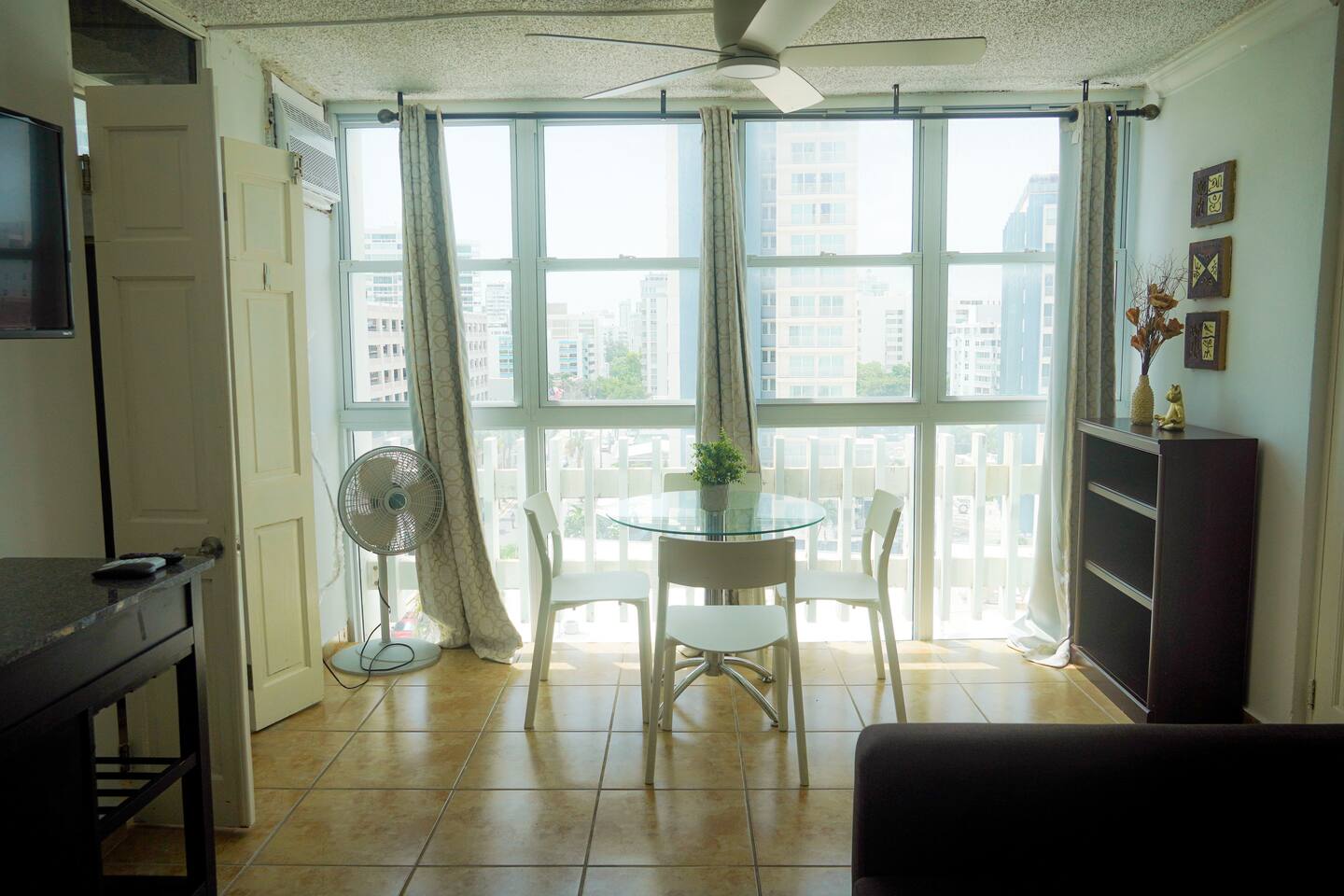 1-BR Oasis on Ashford Ave: Pool, DT,steps to Beach