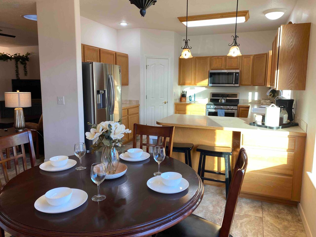 Spacious/King bed/bbq/Quality furnishings/Lg suite