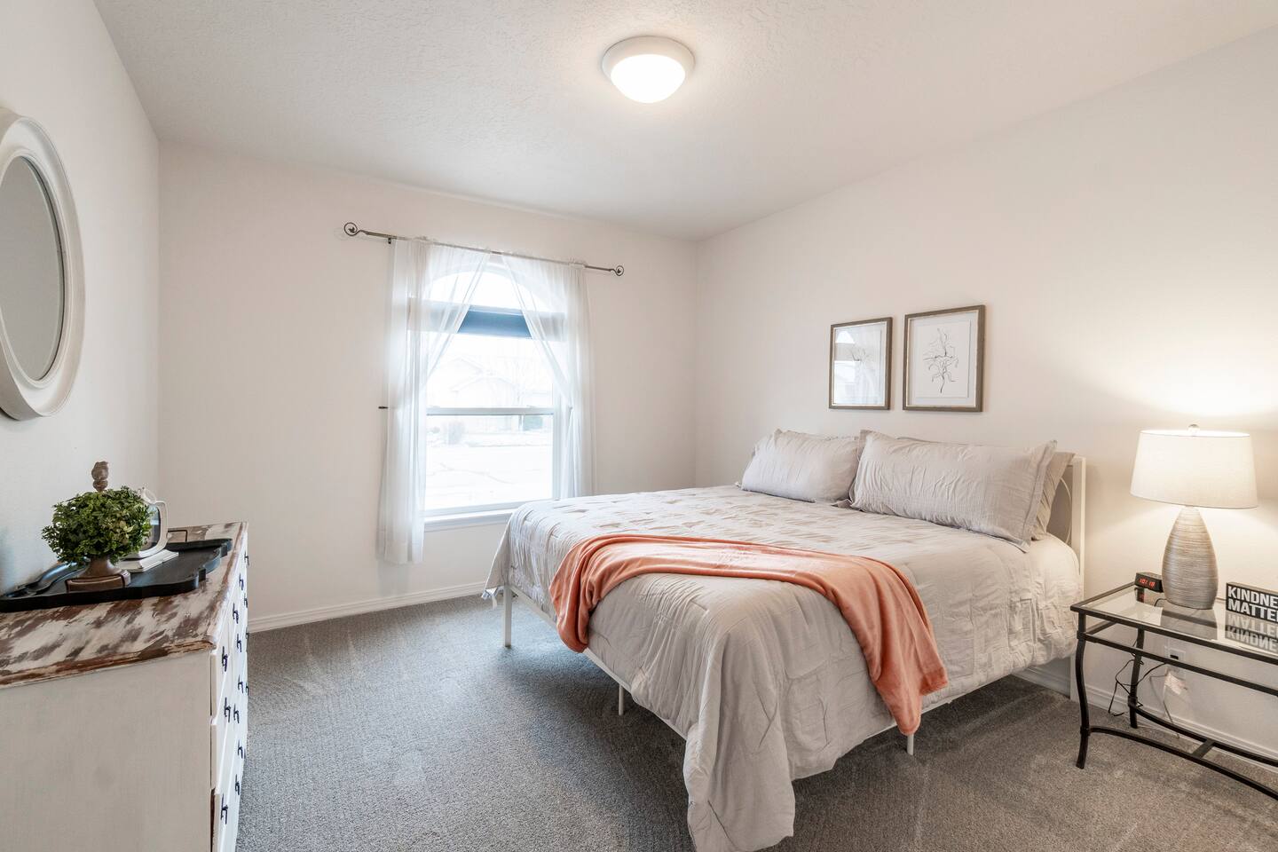 Spacious/King bed/bbq/Quality furnishings/Lg suite
