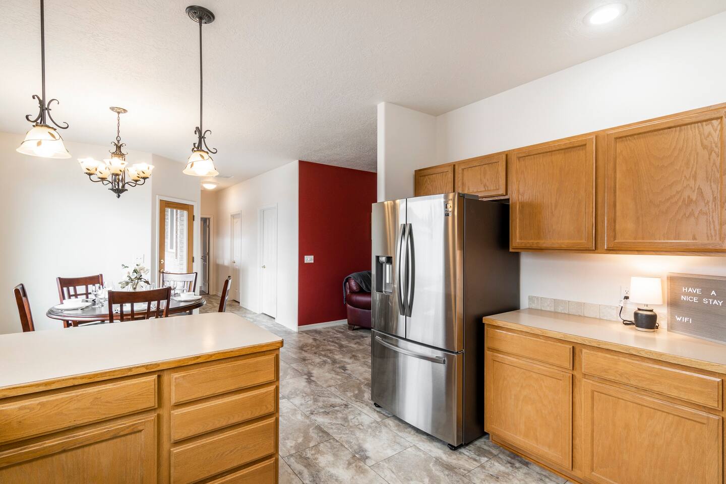 Spacious/King bed/bbq/Quality furnishings/Lg suite
