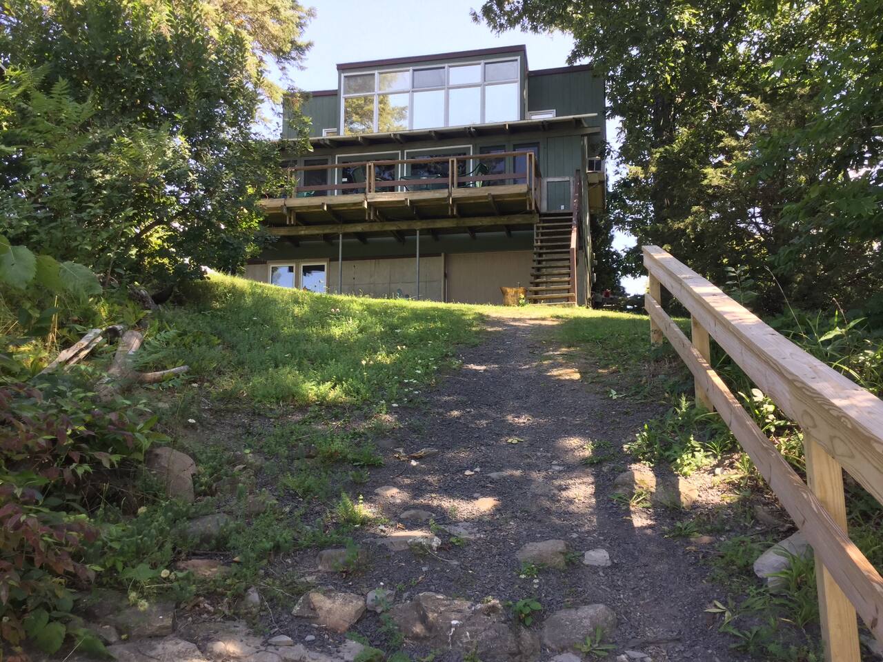 Gone Fishing! Is Pet Friendly! Now with 4 kayaks!