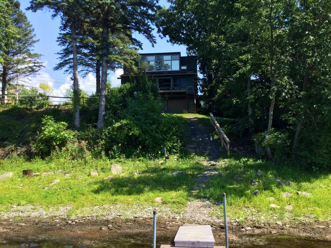 Gone Fishing! Is Pet Friendly! Now with 4 kayaks!