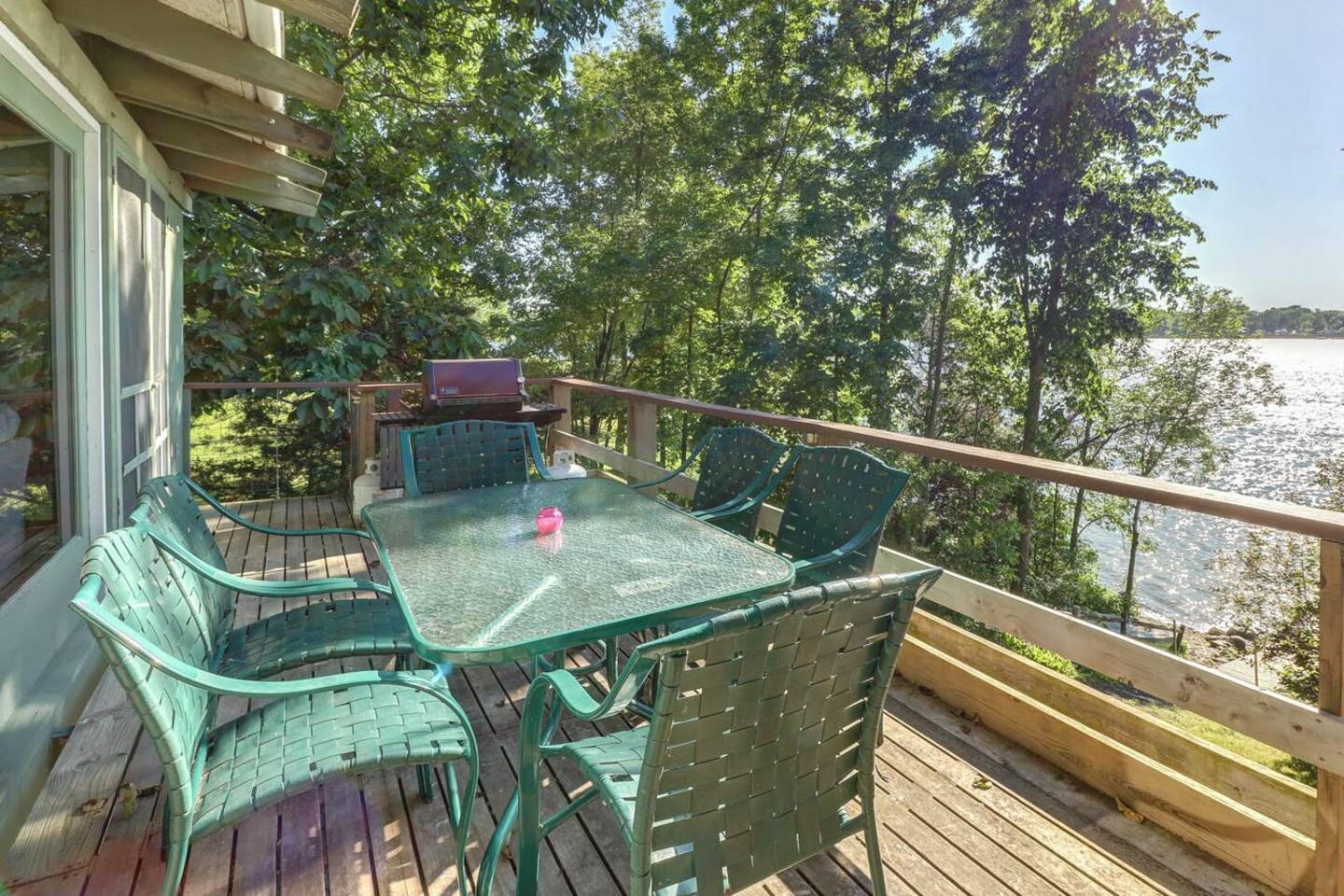 Gone Fishing! Is Pet Friendly! Now with 4 kayaks!