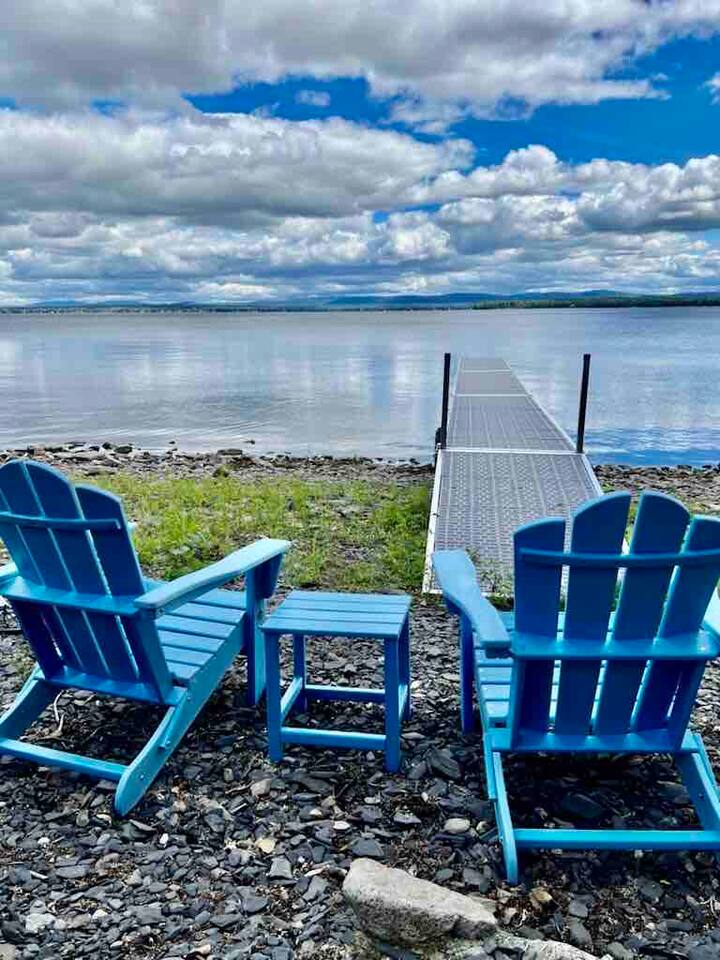 Hero's Landing, A Modern 3 bedroom Lakefront home