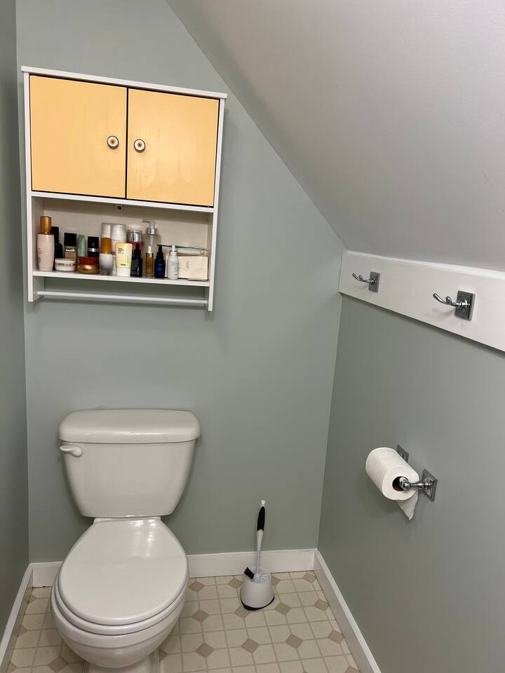 Hero's Landing, A Modern 3 bedroom Lakefront home