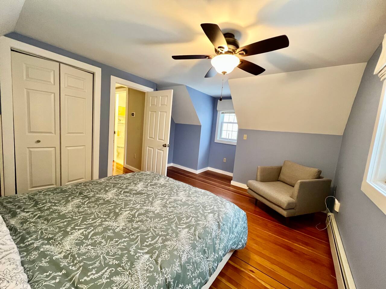 Hero's Landing, A Modern 3 bedroom Lakefront home