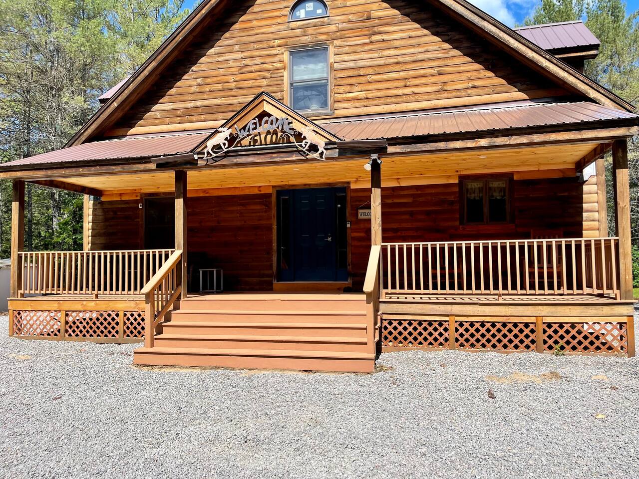 Lakefront Maine Retreat~PVT Dock & Year-Round Fun
