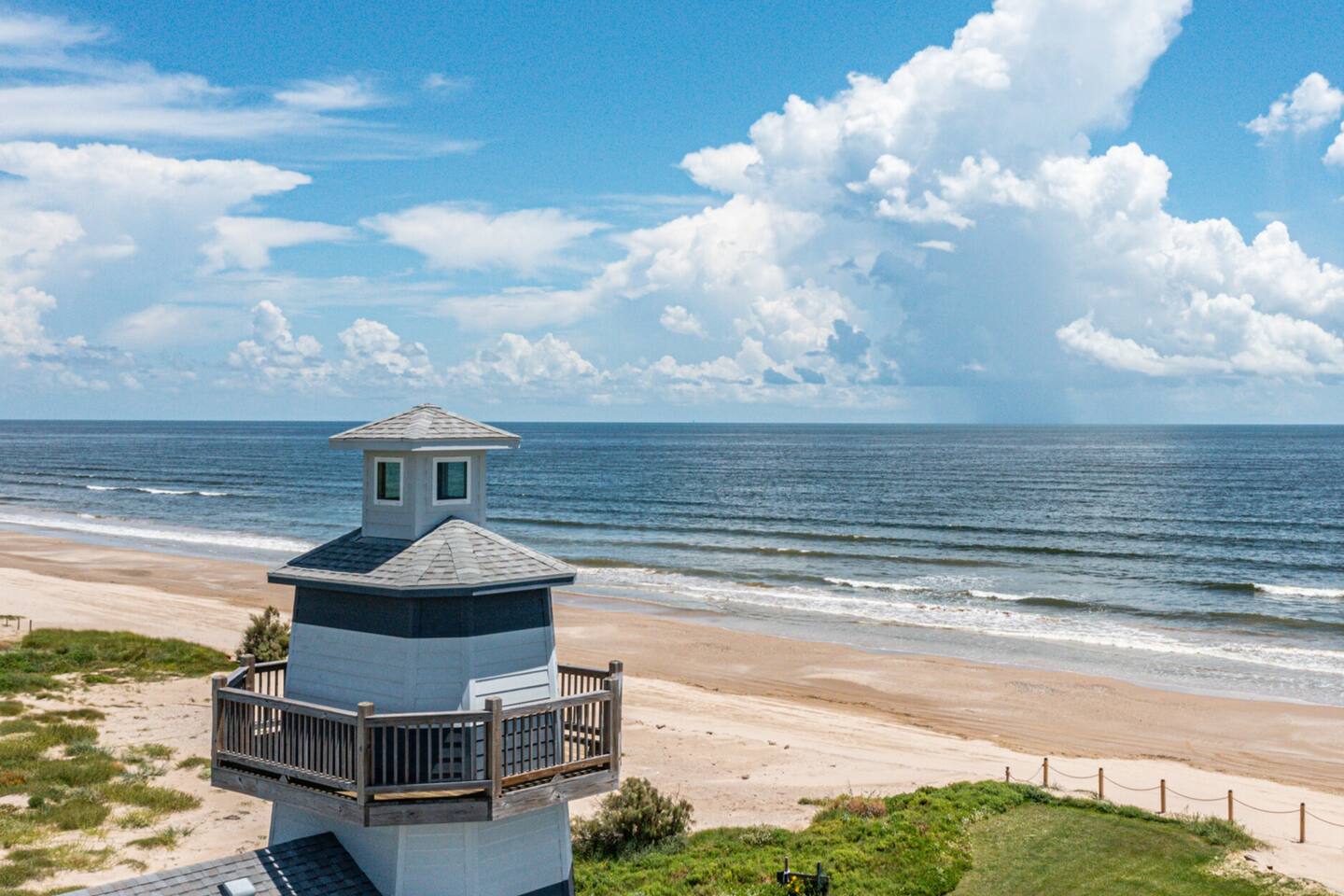 Beachfront Lighthouse • Amazing Romantic Getaway