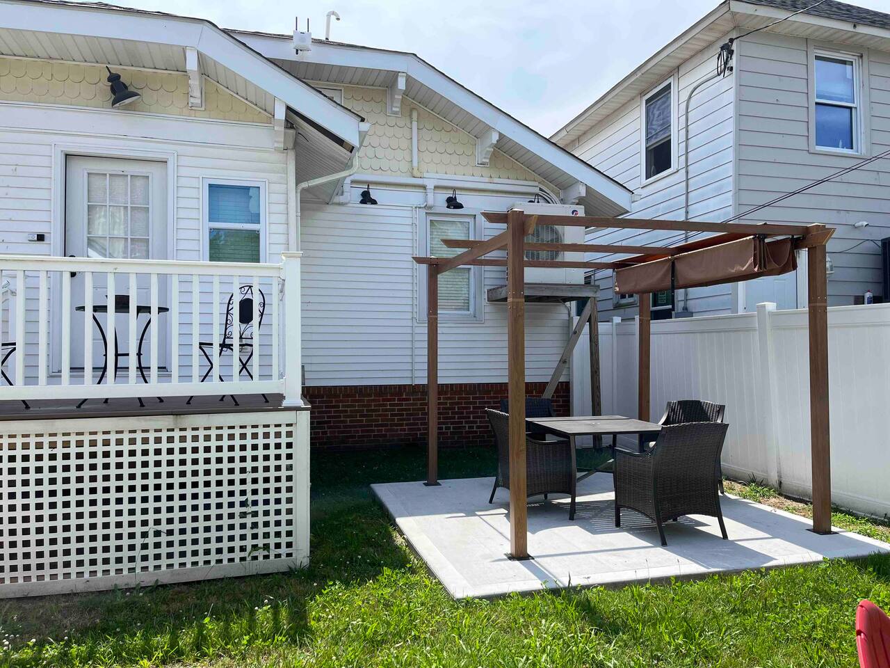 Bayside Bungalow-Updated Home Near the Bay & Beach