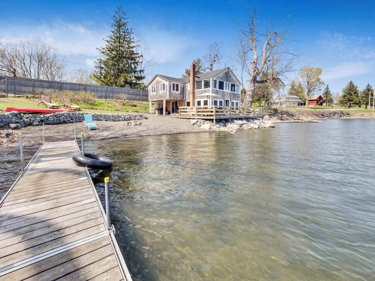 Waters Edge! Right on the Lake.