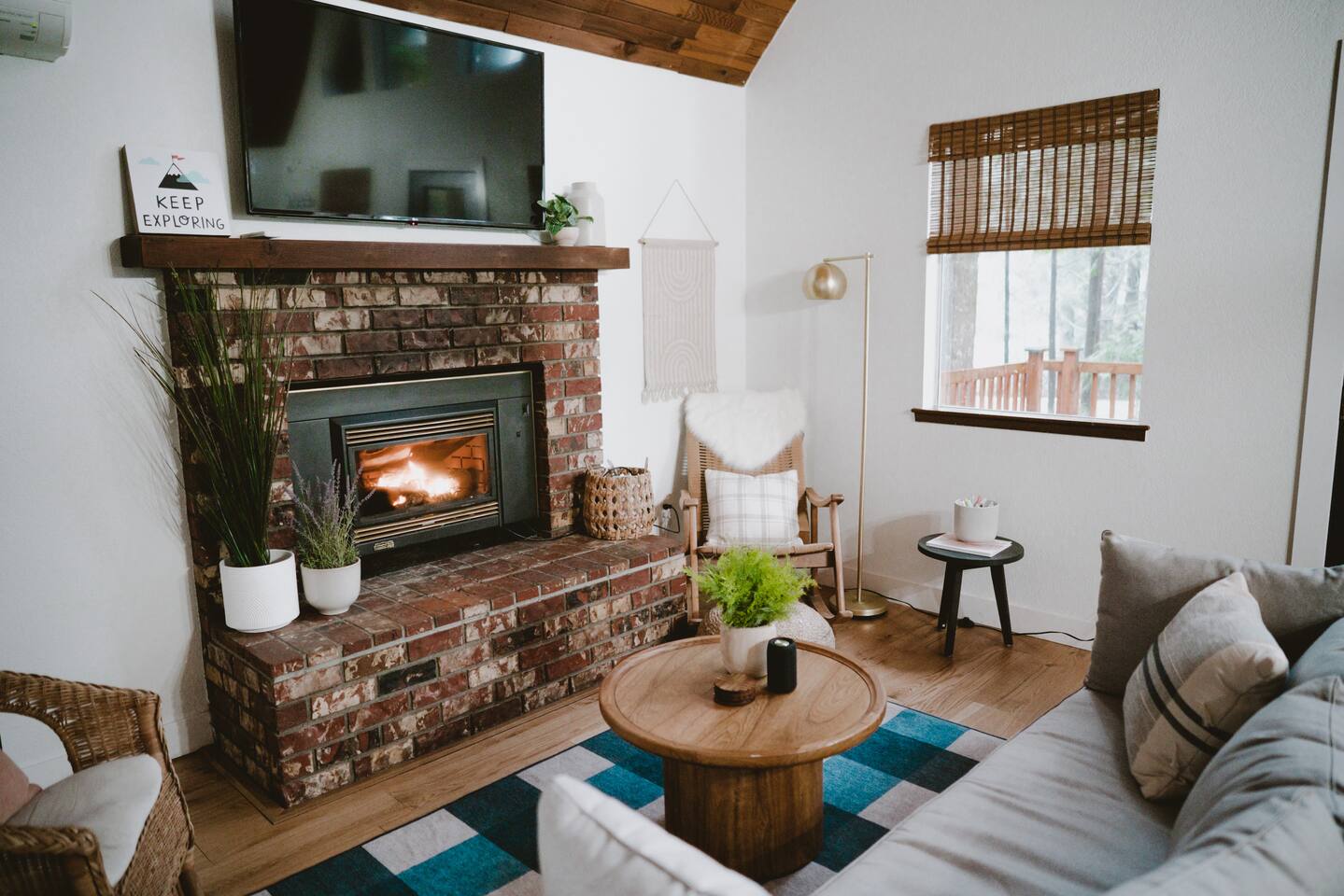 Little wolf cabin King bed dog friendly Mt Baker