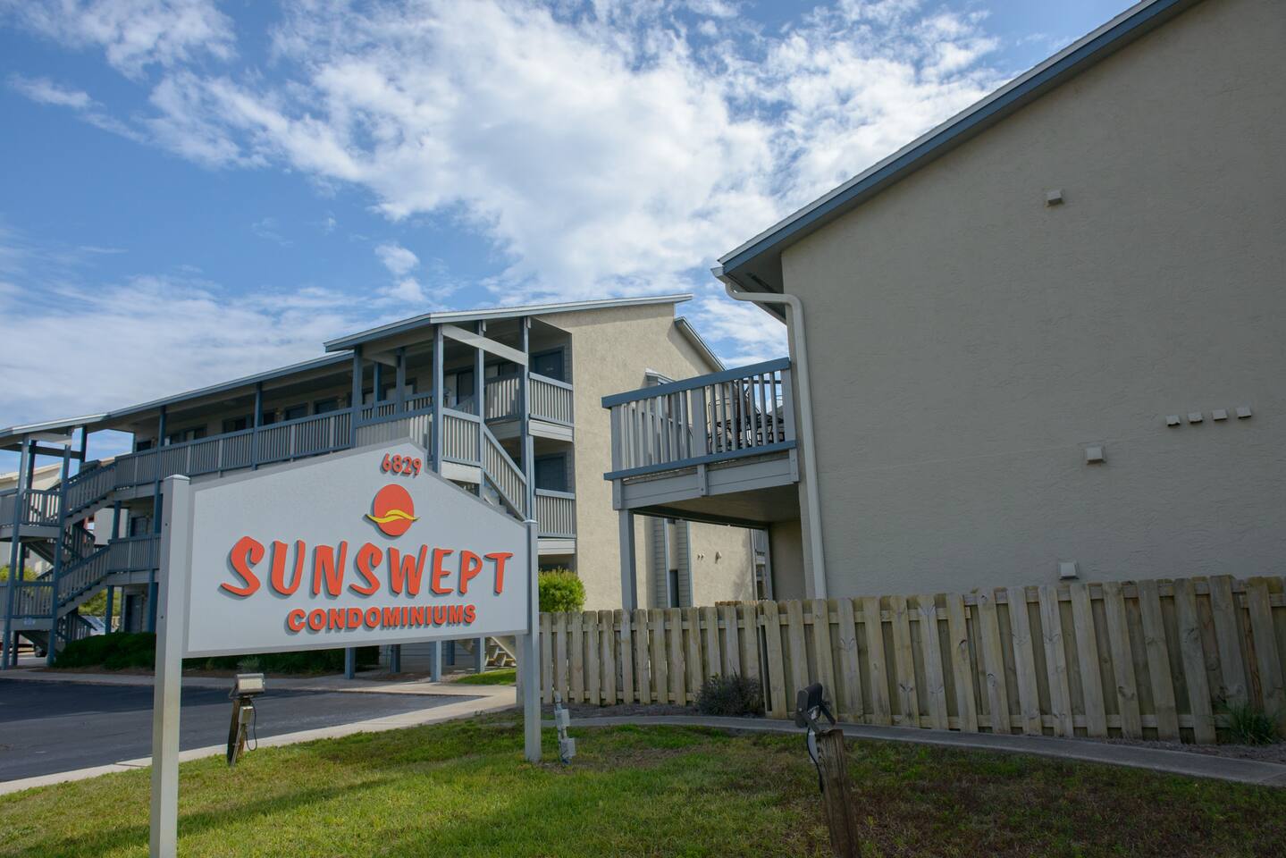 Sunswept 303-Comfy 1Br w/ Beach & Pool access