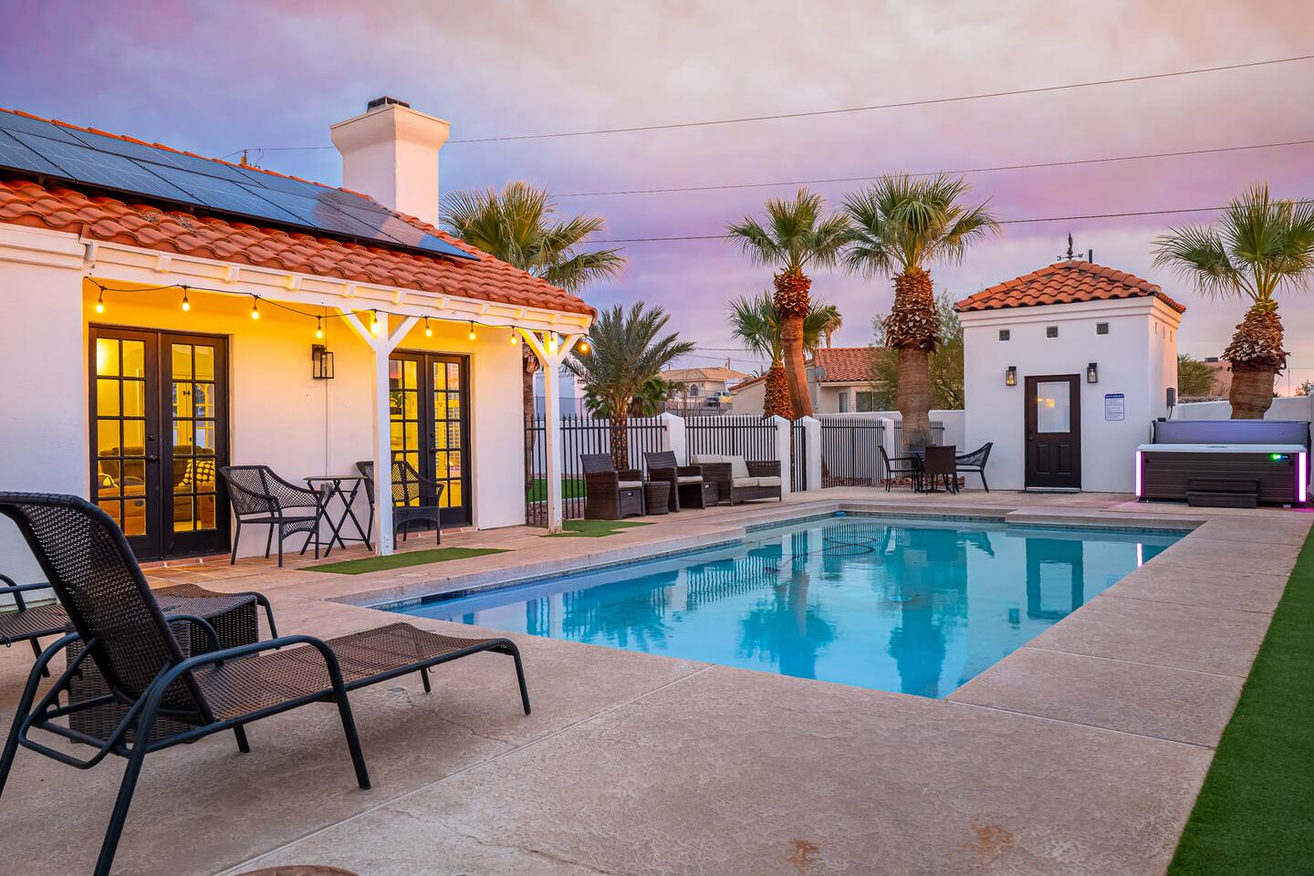 Modern Luxury Estate | Pool | Parking | BBQ