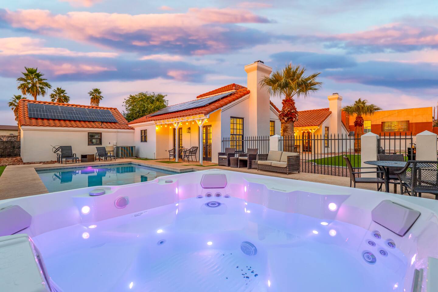 Modern Luxury Estate | Pool | Parking | BBQ