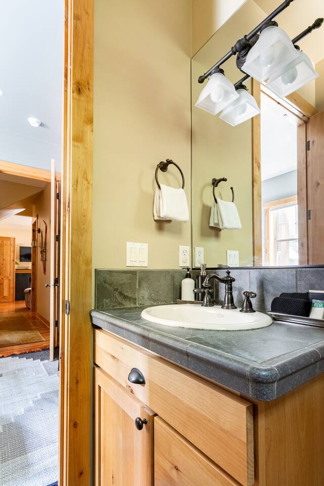 Beautiful Suncadia Home on Private 1 Acre Lot