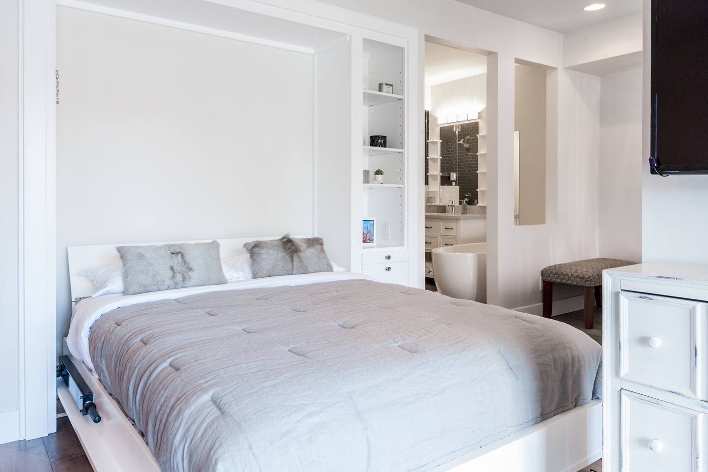 Luxurious La Costa Condo!