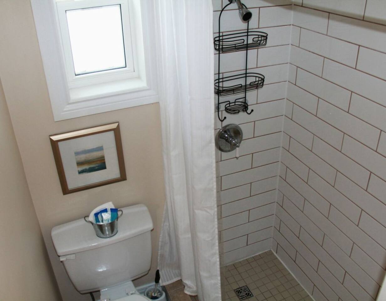 Sunset Cabin w/ 2 dbl beds - getaway by the beach