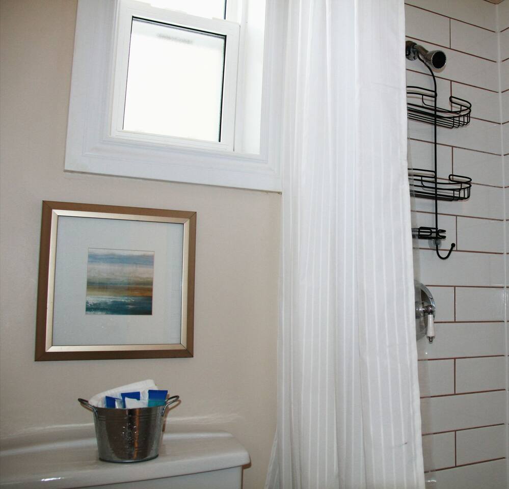 Sunset Cabin w/ 2 dbl beds - getaway by the beach