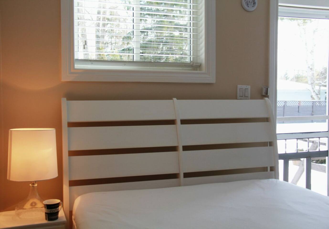 Sunset Cabin w/ 1 queen bed - getaway by the beach