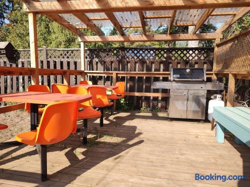 Sunset Cottage, 3 min walk to beach, sleeps 7