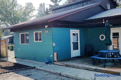Sunset Cottage, 3 min walk to beach, sleeps 7