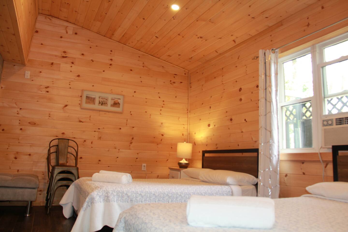 Sunset Cabin w/ 2 dbl beds - getaway by the beach