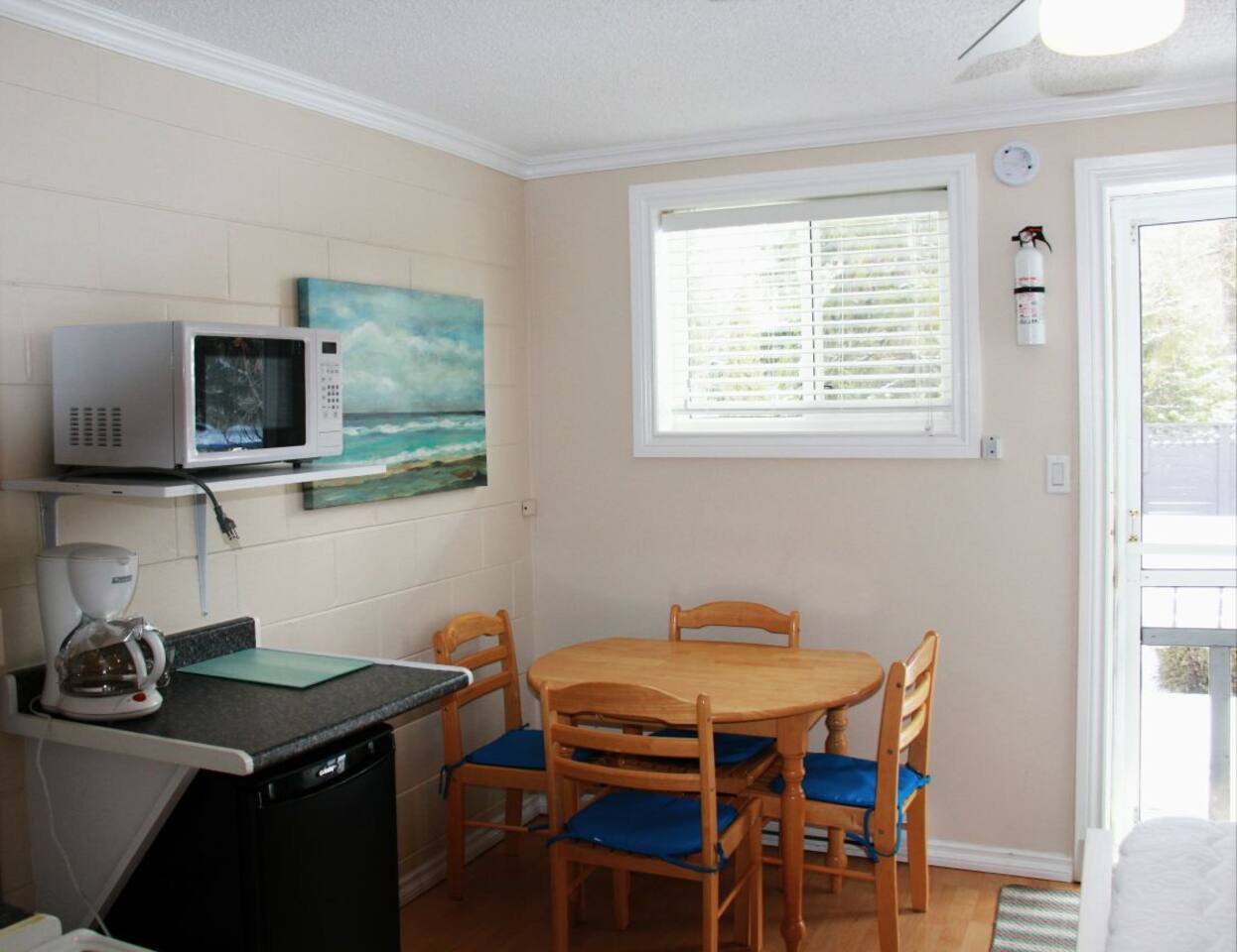 Sunset Cabin w/ 2 dbl beds - getaway by the beach