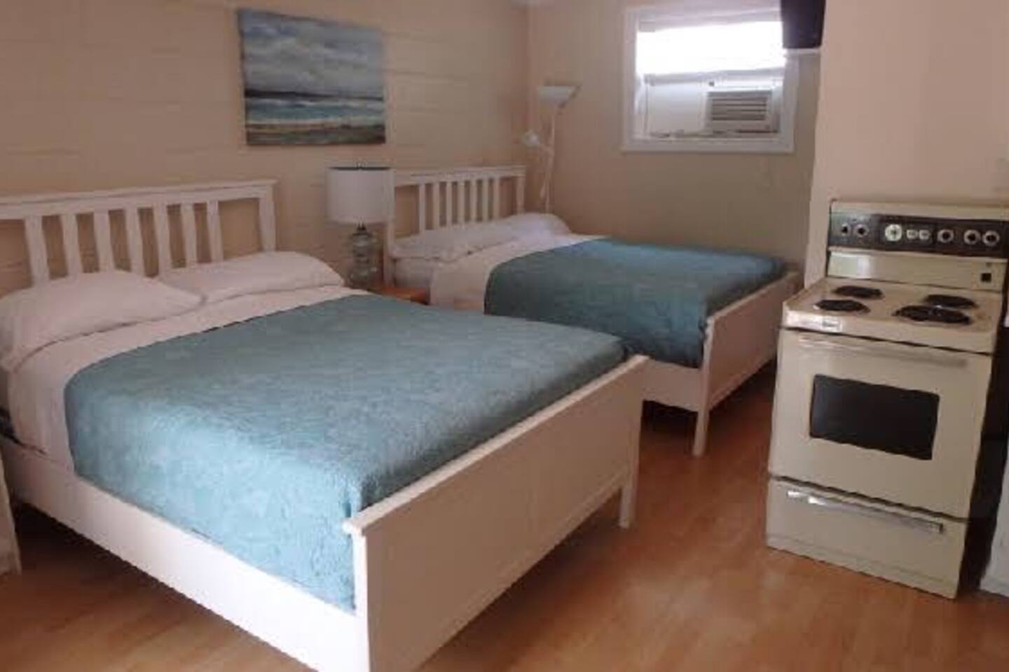 Sunset Cabin w/ 2 dbl beds - getaway by the beach — Lambton Shores — vacation rental