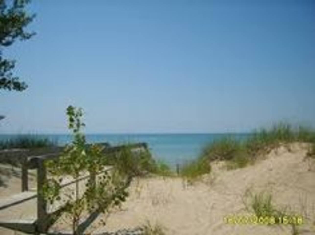 Sunset Cabin w/ 2 dbl beds - getaway by the beach