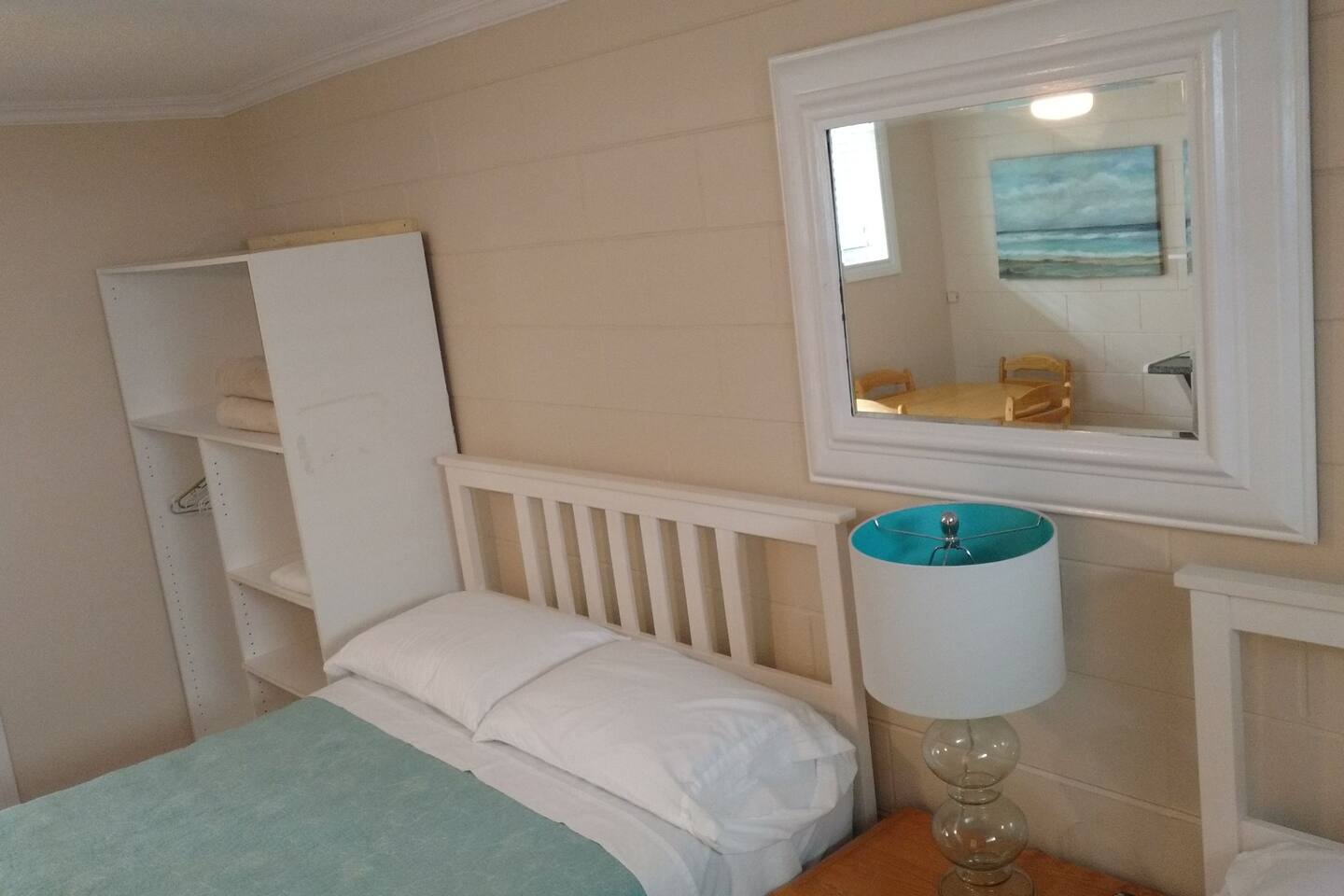 Sunset Cabin w/ 2 dbl beds - getaway by the beach