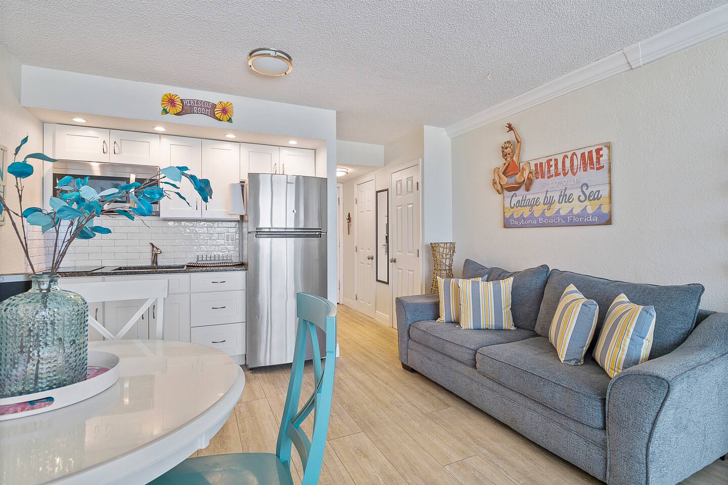 Aloha Hibiscus Room,Sunset Views - Hawaiian Inn Beach Resort