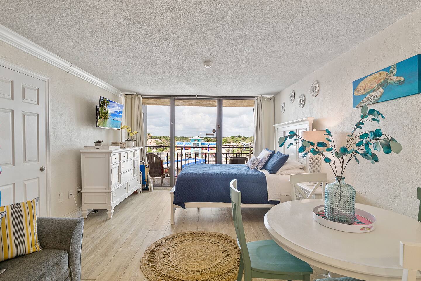 Aloha Hibiscus Room,Sunset Views - Hawaiian Inn Beach Resort