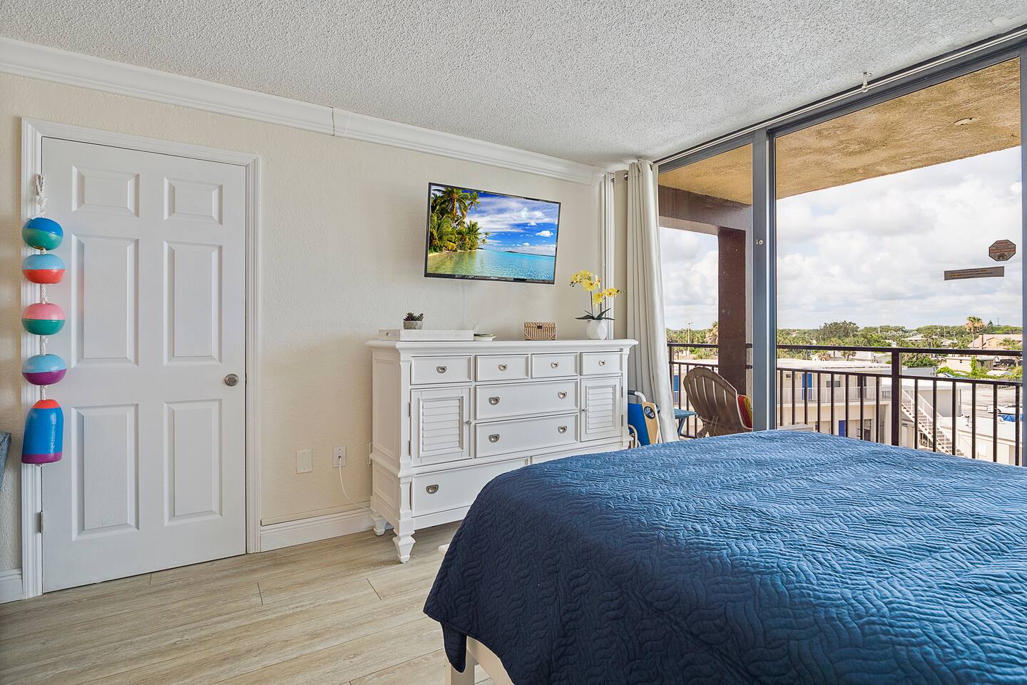 Aloha Hibiscus Room,Sunset Views - Hawaiian Inn Beach Resort