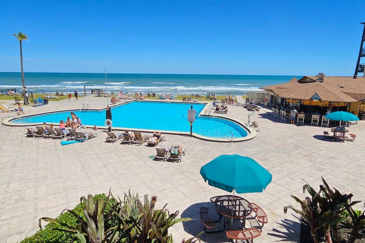 Aloha Hibiscus Room,Sunset Views - Hawaiian Inn Beach Resort — Daytona Beach Shores — vacation rental