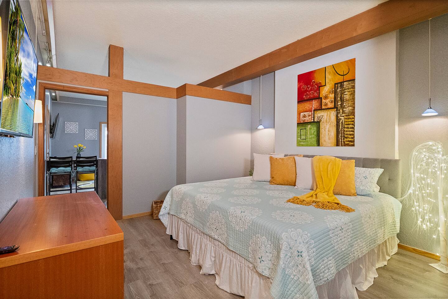 Couples Getaway - Sweet Retreat - European Village Best Location