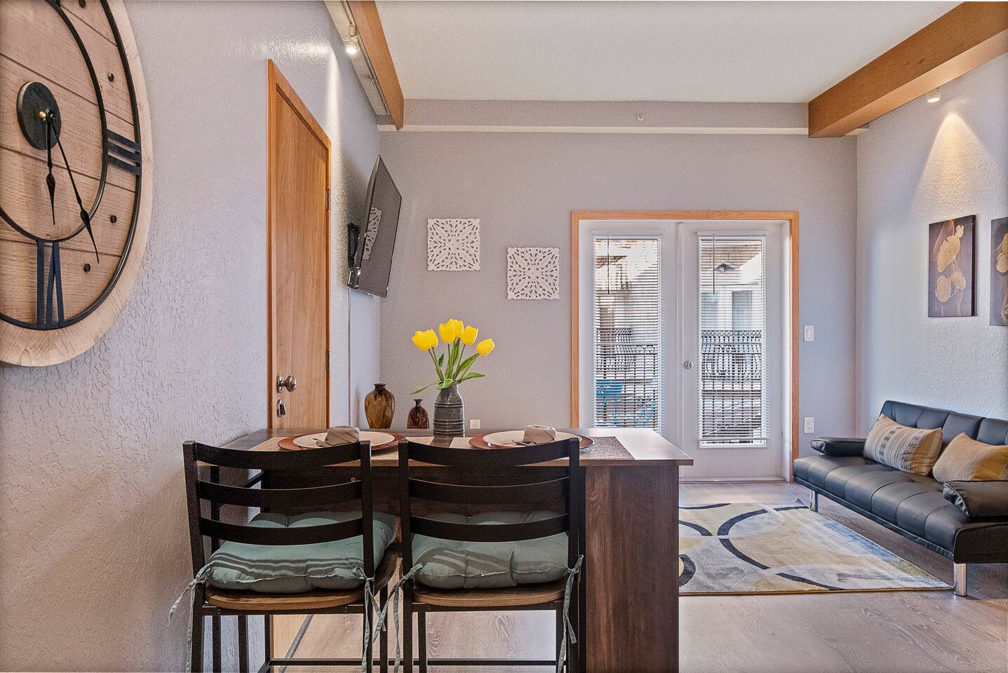 Couples Getaway - Sweet Retreat - European Village Best Location