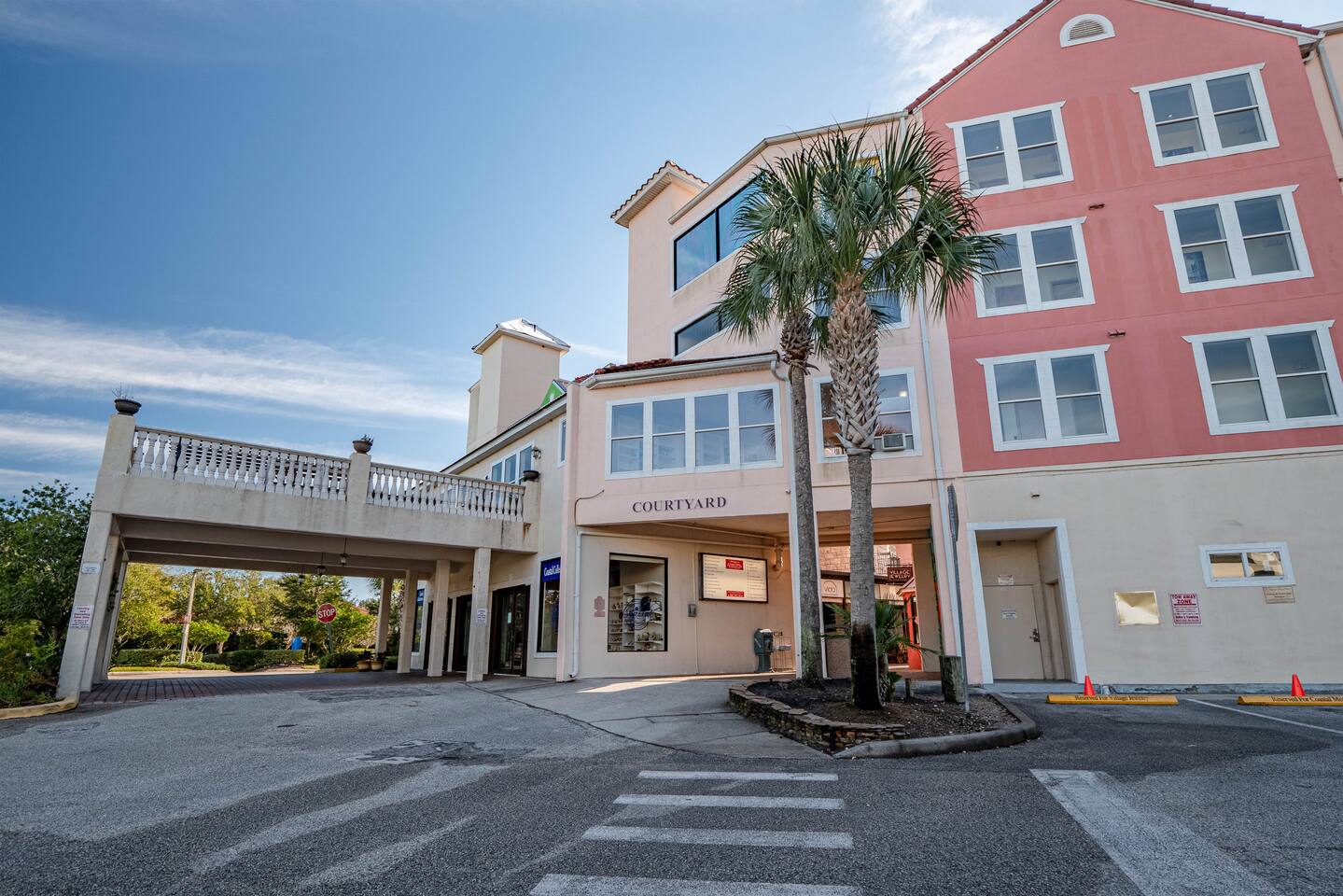 Couples Getaway - Sweet Retreat - European Village Best Location