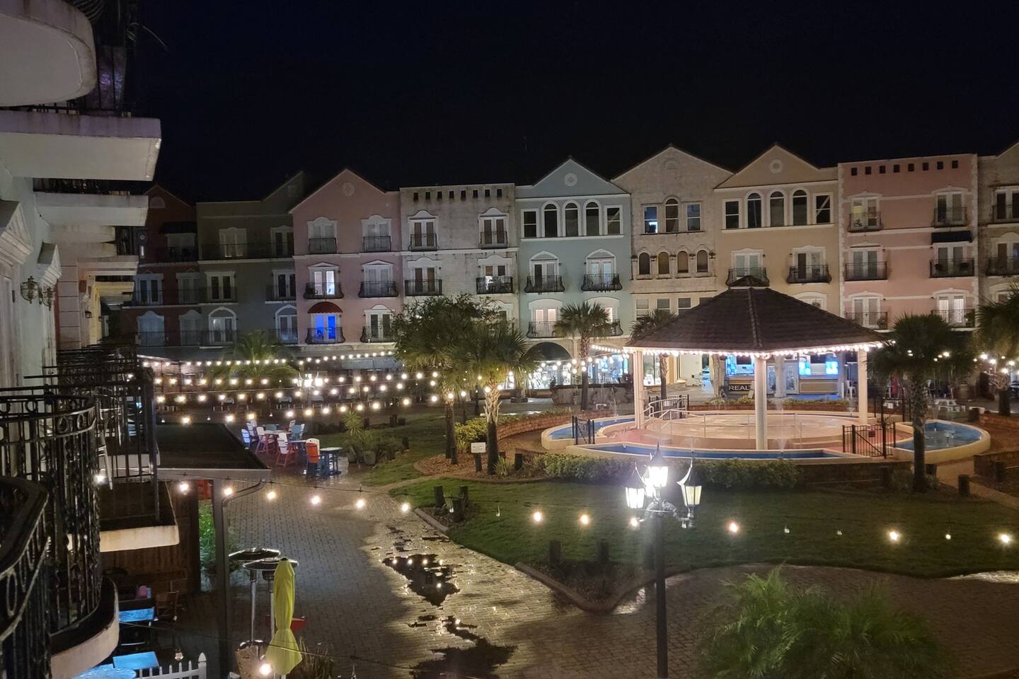 Couples Getaway - Sweet Retreat - European Village Best Location