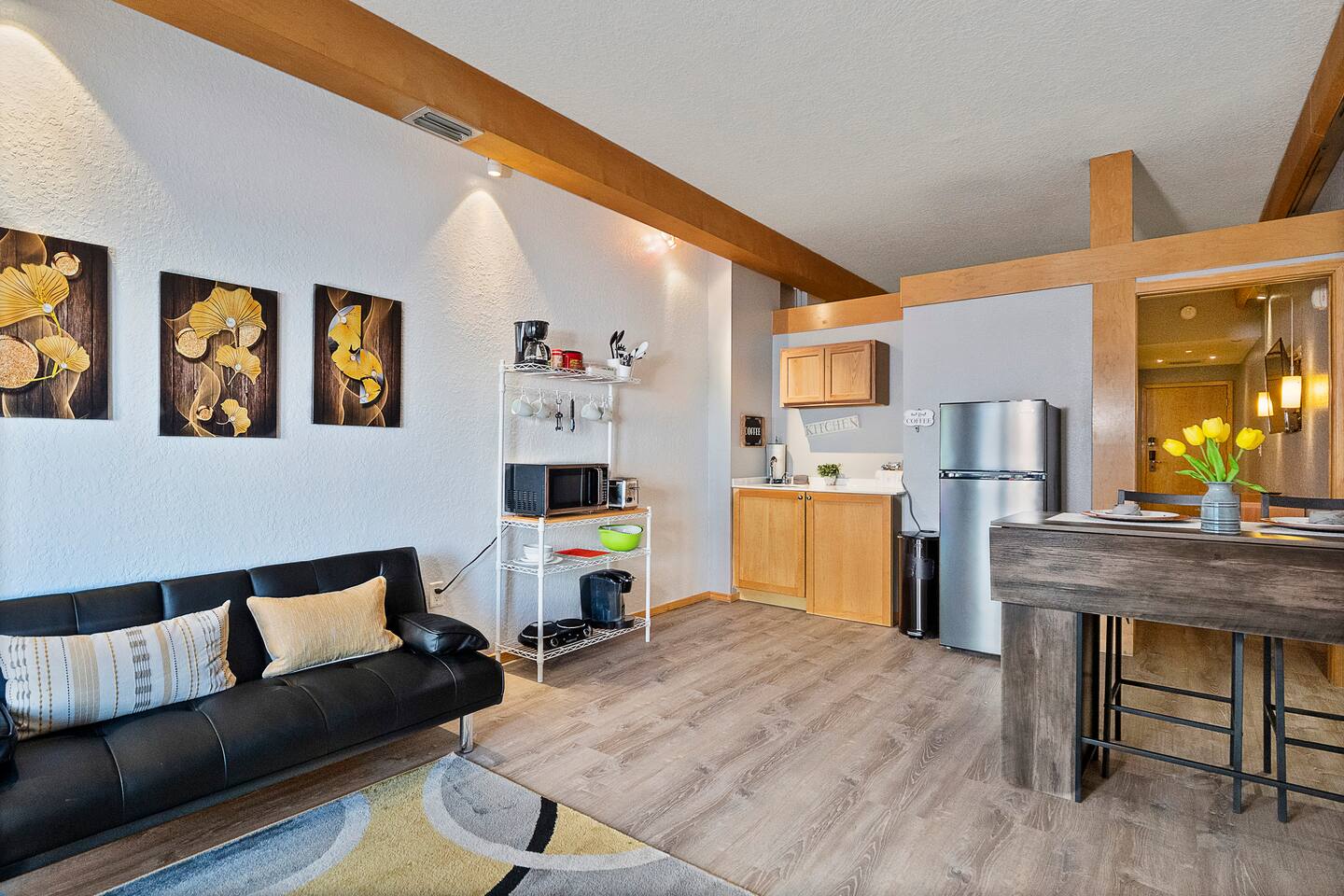 Couples Getaway - Sweet Retreat - European Village Best Location