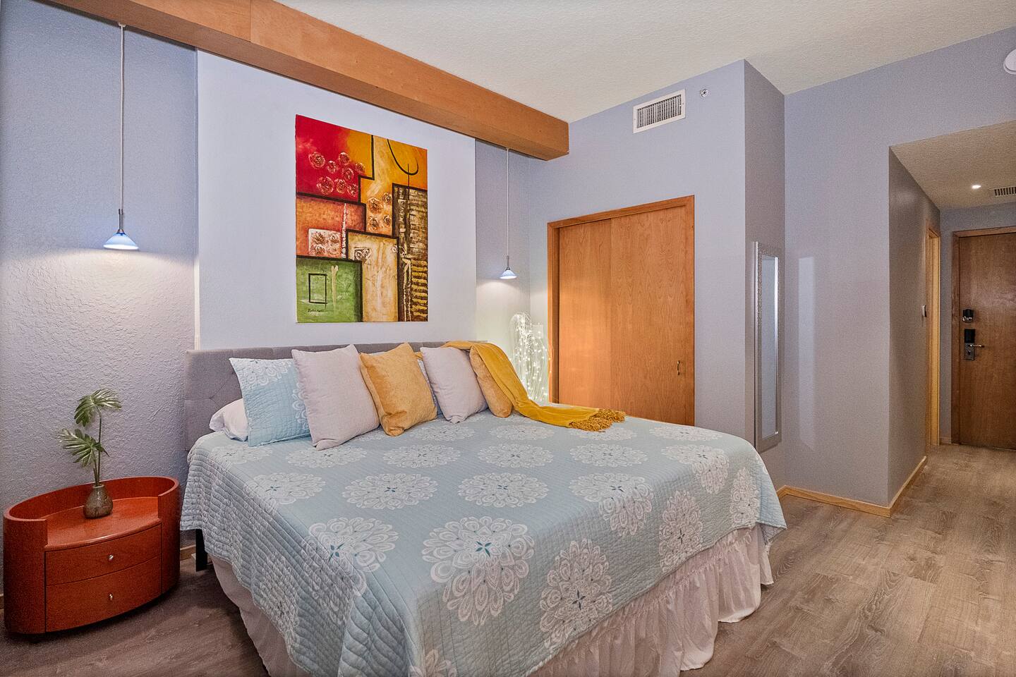 Couples Getaway - Sweet Retreat - European Village Best Location