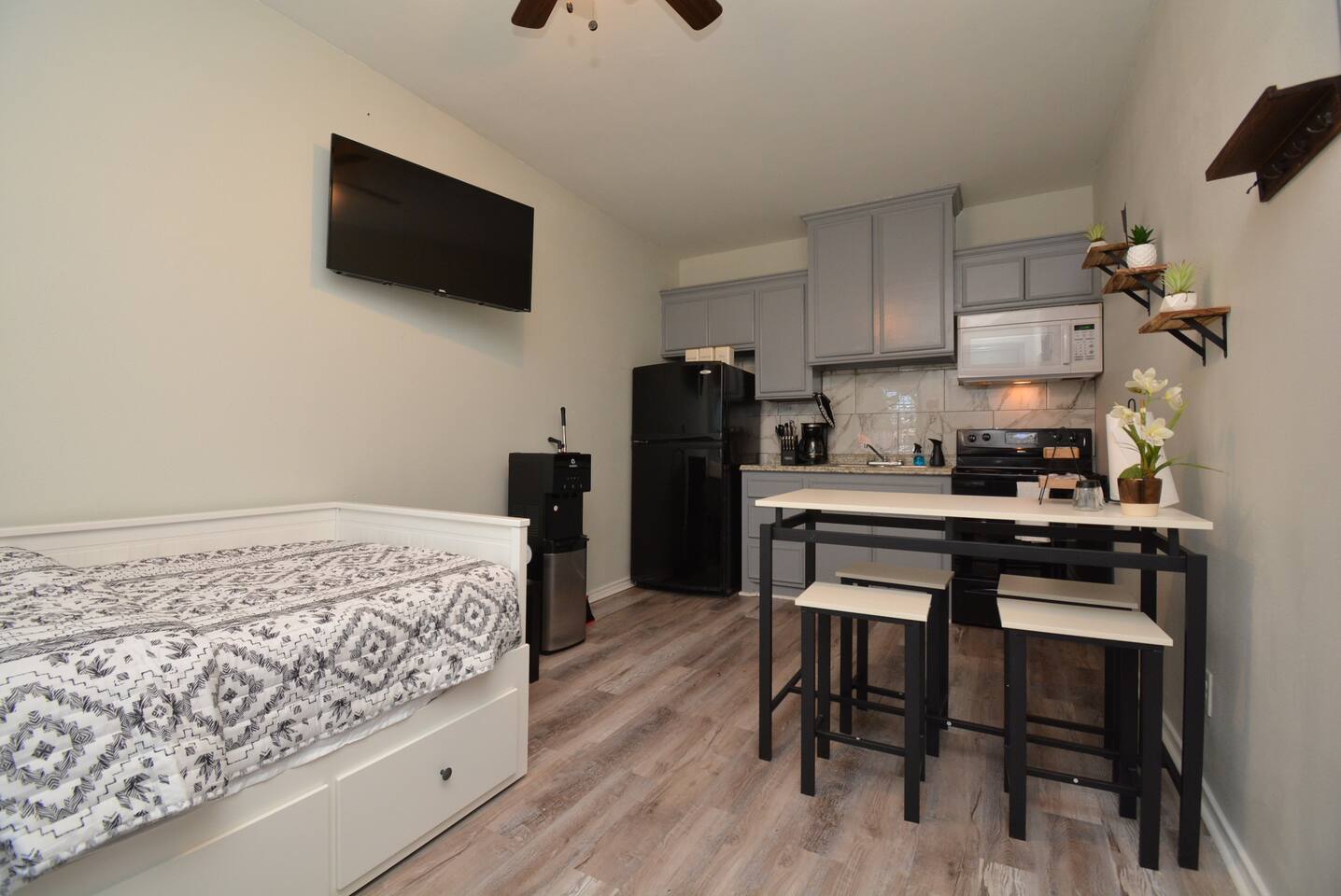 Super Value Suite #3, 4 mi from FIFA Fan Fest