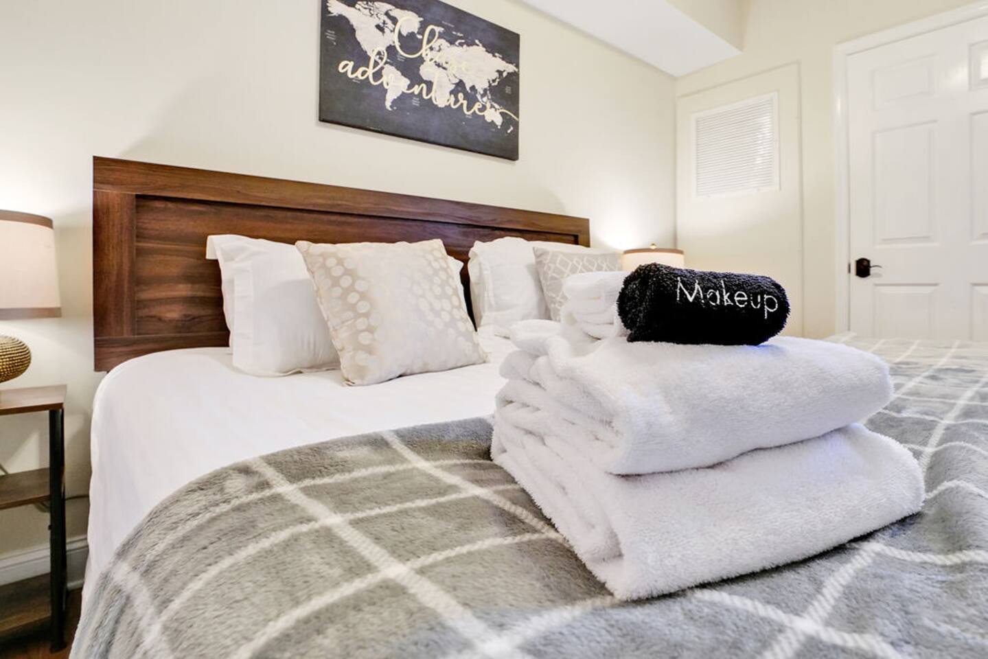 River FRONT | SuperHost | Free Parking!