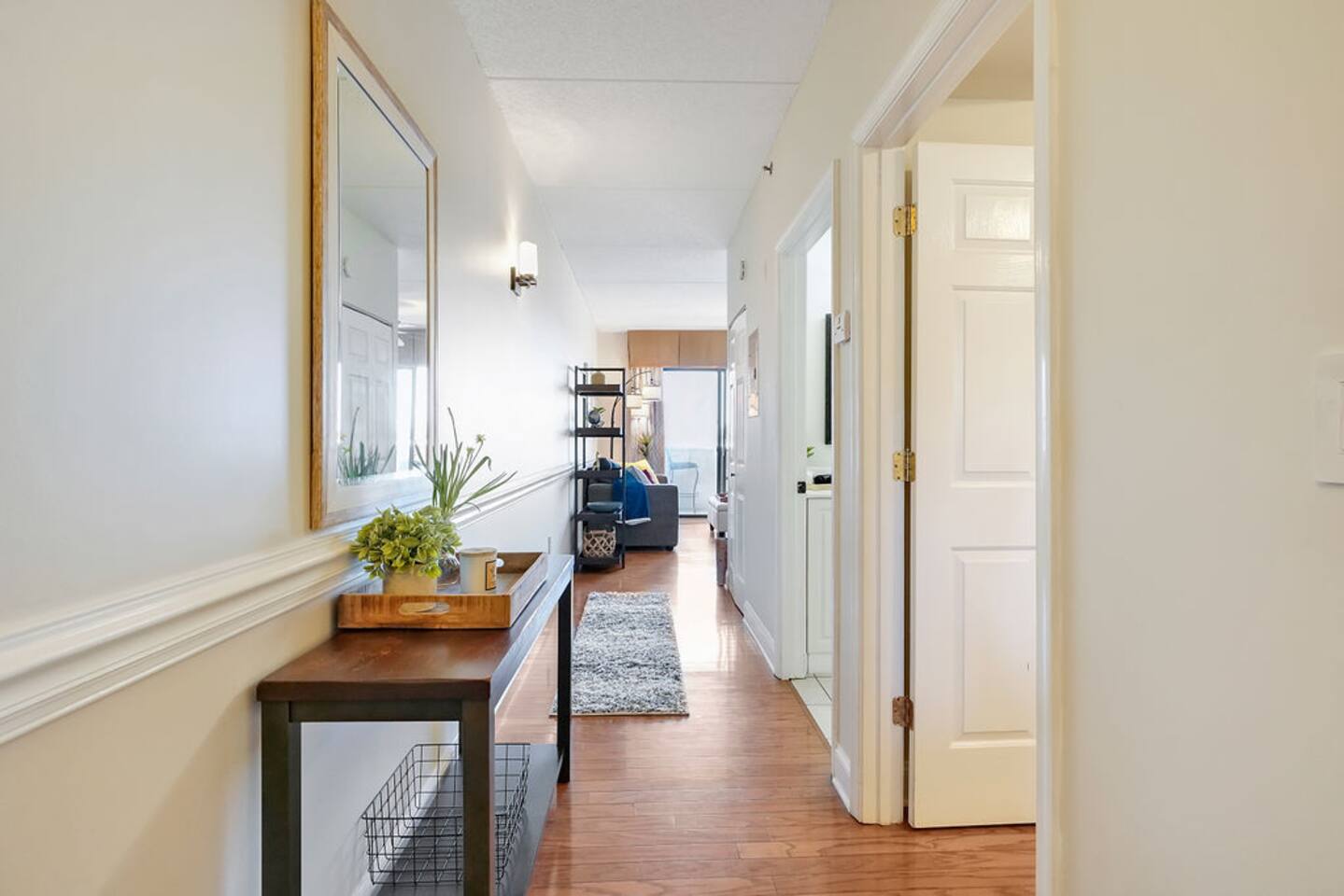 River FRONT | SuperHost | Free Parking!