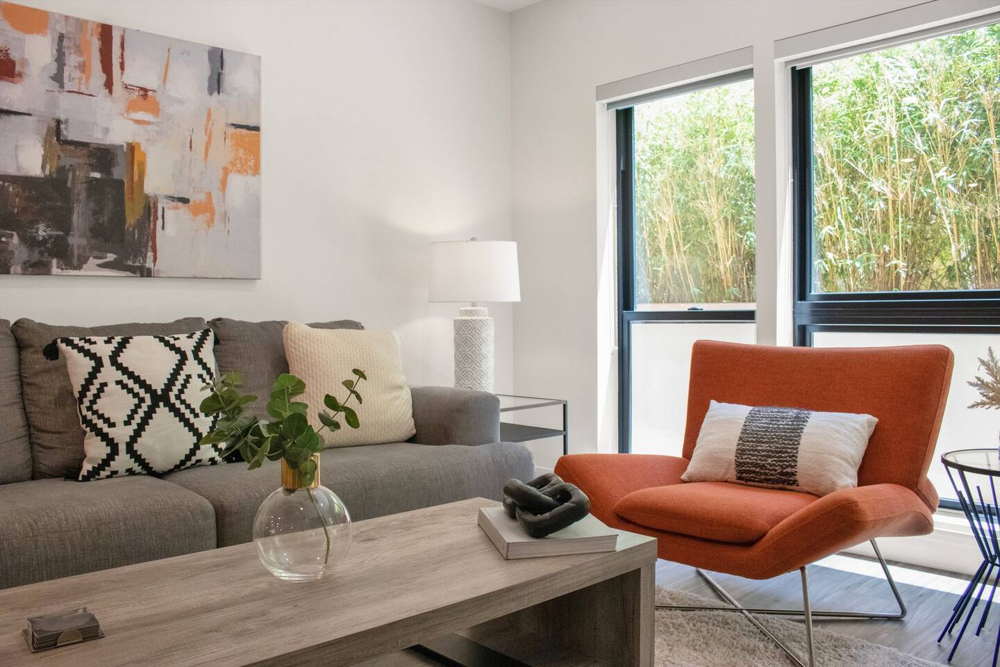 Elevator-King Bed-Walk Downtown-Free Garage Parking-Laundry — Walnut Creek — vacation rental