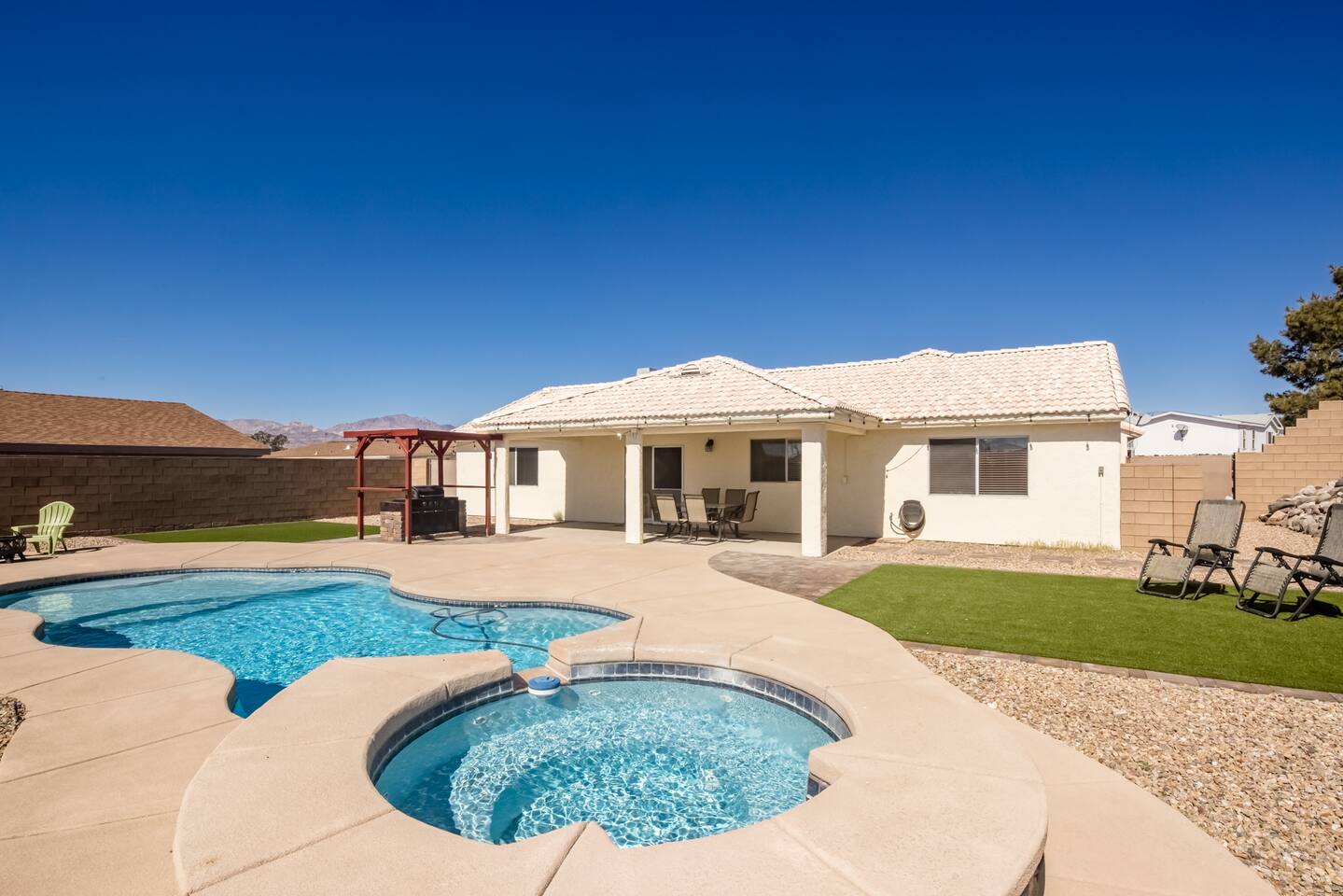 Tropics in Bullhead! Pool | Spa | Mins to Laughlin